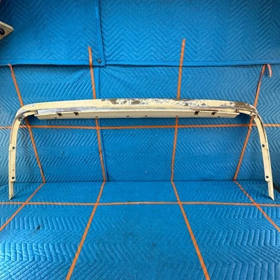 Chrysler Maserati 1989-1991 panel de acabado trasero con reflectores OEM Foto 1 de 4