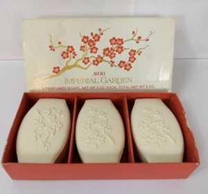 Juego de 3 jabones perfumados vintage 1974 Avon "IMPERIAL GARDEN" 9 OZ. Total - NOS - Imagen 1 de 4