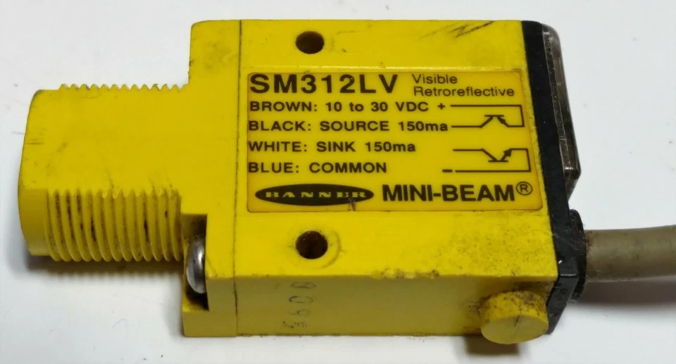 Banner Engineering SM312LV Photoelectric Proximity Sensor - Image 1 of 3
