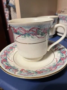 Meiwa Tischkunsttasse & Untertasse Set viktorianisches Weihnachten China/1997 keine Chips - Bild 1 von 5