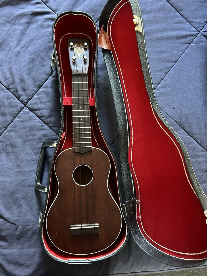 1950’s Aloha Royal Ukulele W/Case - Image 1 of 4