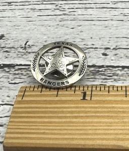Texas Rangers silberfarbene gravierte runde Stern Anstecknadel oder Hutnadel - Bild 1 von 5