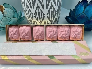 Vintage i.magnin Pink Bow Beauty Bath Soaps Set of 6 - Picture 1 of 6