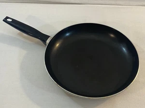 Wear Ever 10" Frying Pan #54221-1330 - Picture 1 of 8