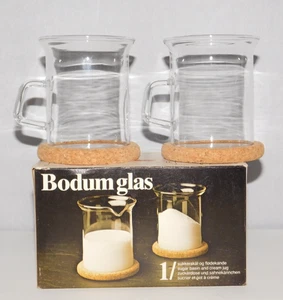 SET 2 TAZZE BICCHIERI DA TÈ BODUM VINTAGE ANNI 70 CON SOTTOBICCHIERE IN SUGHERO nuovi in scatola Danimarca - Foto 1 di 9