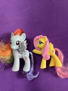 Hasbro My Little Pony 2010 Friendship Magic Rainbow Dash/giallo svolazzante - Foto 1 di 5