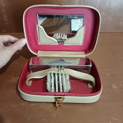 Ancienne Trousse De Toilette Art Déco En Cuir, Avec Miroir, Brosse Et Boîte - Photo 1/4