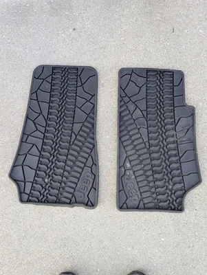 Alfombrillas delanteras de goma para Jeep Wrangler 2007-2013 Foto 1 de 4