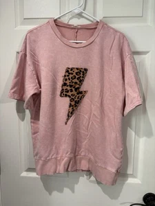 Easel Women's Leopard Lightning Patch Mineral Washed Pink Short Sleeve Top Sz M - Picture 1 of 4