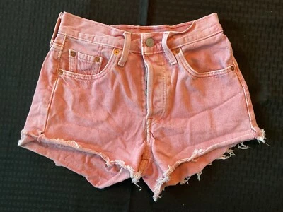 Pantalones Cortos de Denim Rosa Cintura Alta Original Levis 501 Para Mujer W24 Dobladillo Deshilachado Descarado  Foto 1 de 4