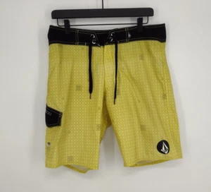 Volcom Bumble Bee Honeycomb Geometric Yellow Surf Skate Board Shorts Mens 32 - Picture 1 of 8