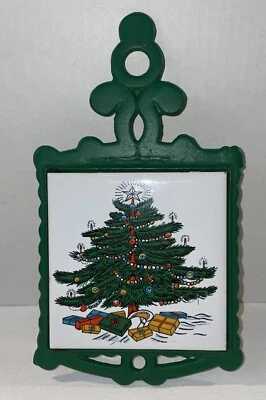 Vintage Cathay Trivet Azulejo Árbol de Navidad Cerámica Verde Hierro Fundido Soporte Colgante Foto 1 de 4