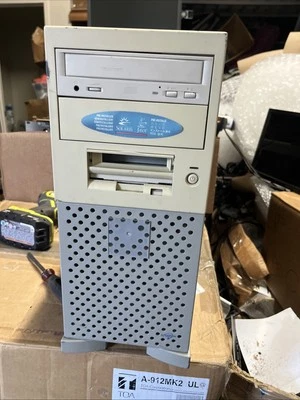 Vintage SUN Microsystems 380-0404-01 440MHz 1GB RAM No HD Mini-Tower - Power up - Image 1 of 4