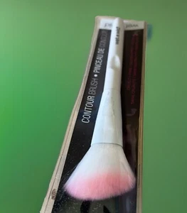 Wet n Wild Contour Angled Brush Pink White Plush Sythetic Fibers Vegan Cosmetics - Picture 1 of 6