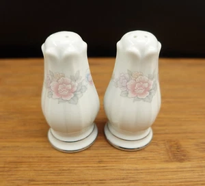 Noritake NEWBURY Salt & Pepper Shakers 3 hole/6 hole - Picture 1 of 13
