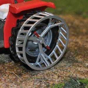 RUEDAS JAULA GRAN Bretaña 1/32 (37mm) britains massey mf 135, tractor no incluido - Imagen 1 de 4