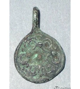 Kievan Rus. Round Pendant in the form of Varangian shield. XI - XIII AD - Picture 1 of 1
