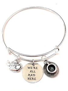 Alice in Wonderland Bracciale Bangle We're All Mad Here Disney Nichel Free - Picture 1 of 3