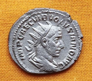 Ancient Roman Volusianus Antoninian - PAX AVGG - Picture 1 of 2