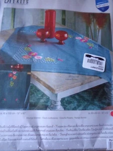 VERVACO PRINTED FOR EMBROIDERY TABLECLOTH KIT COLOURFUL FLOWERS 32" X 32" - Picture 1 of 3