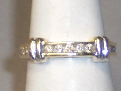 14K YELLOW GOLD .25 CARAT DIAMOND BAND RING W/ WHITE GOLD ACCENTS SIZE 6 - Image 1 of 4