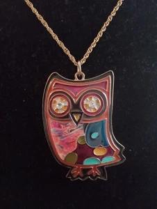 Bunte Eule Anhänger an einer goldfarbenen Kette Halskette moderner Schmuck - Bild 1 von 2