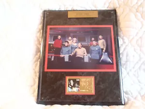 STAR TREK TOS CREW PHOTO PLAQUE ST. VINCENT & THE GRENADINES POSTAGE STAMP - Imagen 1 de 8