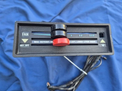 Painel de controle de temperatura climática 1982 Porsche 911 com cabos usado pelo fabricante - Imagem 1 de 4