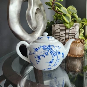 ๐ฆ VTG Chinese White Porcelain Teapot w/ Cobalt Blue Floral Butterflies Cottage - Picture 1 of 10