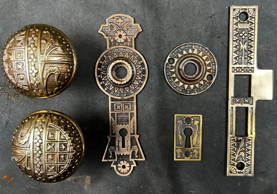 Sargent Arcadian Passage Set Door Knobs, Plates, Lock 1880’s Eastlake Victorian - Image 1 of 3