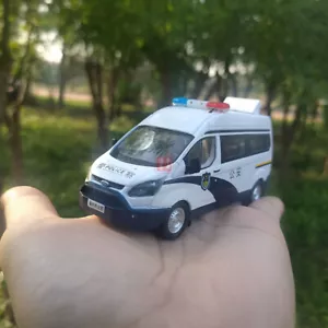 1:43 neues Ford Transitmodell Polizeiauto (Länge 12,4 cm) - kein Karton - Bild 1 von 6
