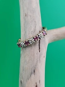 Muy bonito anillo de rubíes y diamantes en oro amarillo de 10 kp. - Imagen 1 de 14