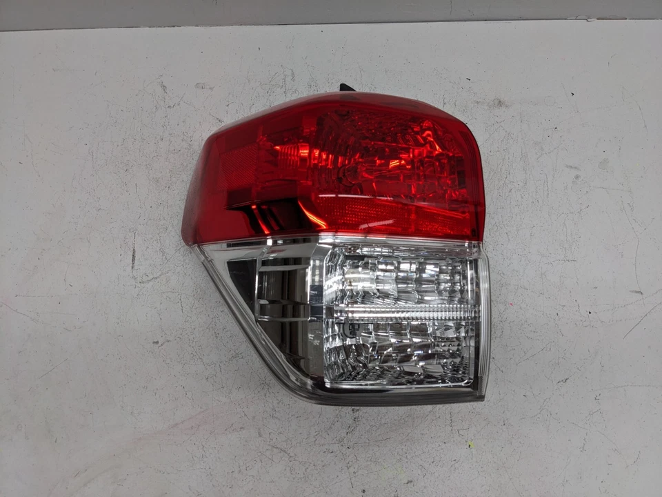 Luz trasera izquierda del conductor Toyota 4Runner 2010-2013 O5 Foto 1 de 4
