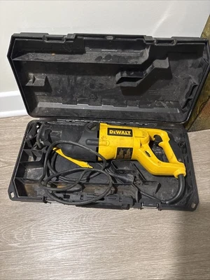 "Sierra recíproca de carrera DeWalt DW311 velocidad variable con cable de 1-1/8""" Foto 1 de 3