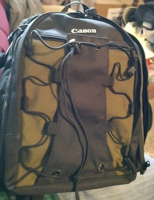 Bolsa mochila para cámara Canon 200EG Deluxe verde con divisores de lentes acolchados - Excelente  Foto 1 de 4