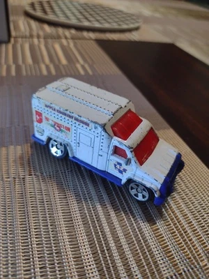 Matchbox: Ambulance White, Mb50, Apple Country Rescue ;B59 - Image 1 of 4