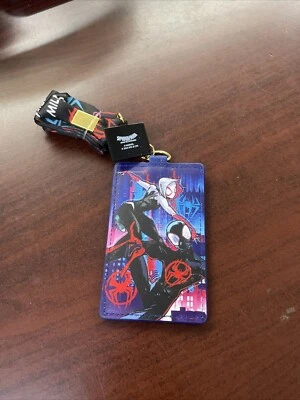 Cordón Loungefly Marvel Spiderverse Miles & Gwen con tarjetero Foto 1 de 2