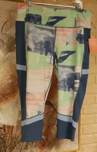 NWT TEK GEAR SZ 2X DRYTEK STRETCH MID RISE WORKOUT CAPRIS PULLON MULTICOLOR - Picture 1 of 6