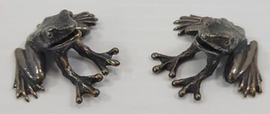 *B3) Coppia di statuine rana in ottone in miniatura vintage marcate dall'artista - Foto 1 di 23