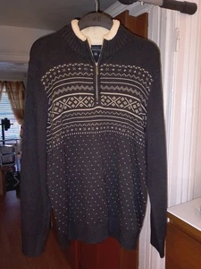 Blauer Pullover mit Reißverschluss und cremefarbenen Akzenten, aus Acryl #Winterstrick. - Bild 1 von 9