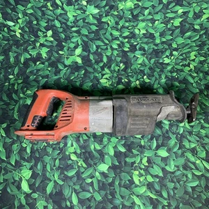 Milwaukee V28 28V Cordless Sawzall Reciprocating Saw Tool Only Used - Picture 1 of 8