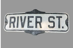 2 letreros de calle vintage de metal en relieve de River St. - Imagen 1 de 4