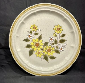 Vintage Crown Manor Spring Daisy stoneware DINNER plate Japan 10 7/16" - Picture 1 of 5