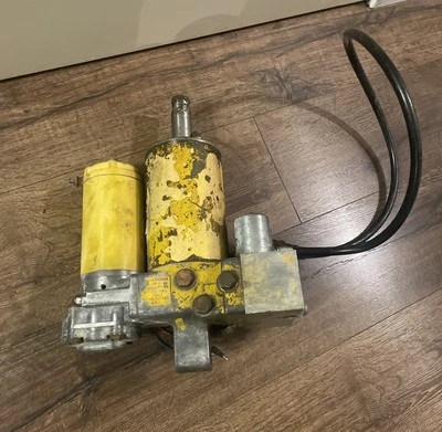 Meyer E-47 Snow Plow Pump Untested Free Shipping Parts Or Repair - Image 1 of 4