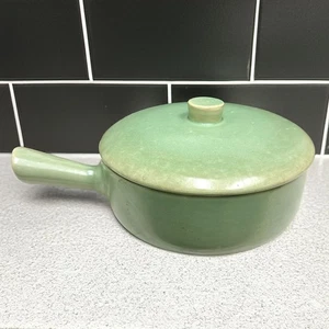 Vintage La Solana Keramik Grün Salbei 8 1/2" Runde Griff Kasserolle mit Deckel - Bild 1 von 9