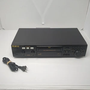 Reproductor de karaoke RSQ NEO-22 MP3+G CD VCD MP3 no se enciende para piezas ni reparación - Imagen 1 de 14