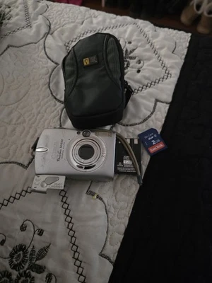 Câmera Digital Elph Canon Powershot SD550 7.1MP Zoom Óptico 3x - Imagem 1 de 4