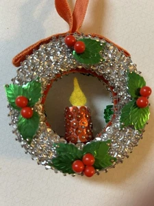 De colección. "Corona brillante hecha a mano con vela y acebo 3x1,25"" clásica usada en excelente estado" - Imagen 1 de 6