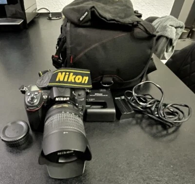 Nikon D7000 Digitalkamera Kit mit AF-S DX 18-105mm & AF 50mm Linsen - Bild 1 von 4