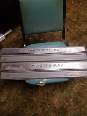 Mercedes-Benz 300SD 1992 umbral de puerta placa de desgaste juego de 2 molduras de acero inoxidable Foto 1 de 4